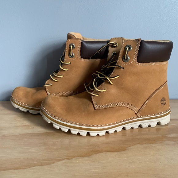 Women’s Timberland Boots size 7 - Picture 2 of 4